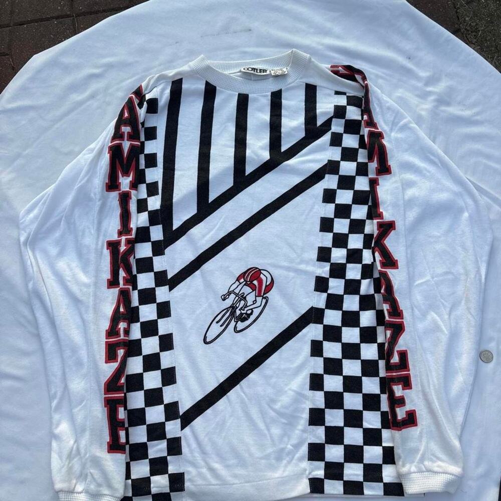 Vintage 80s black and white checkered pattern